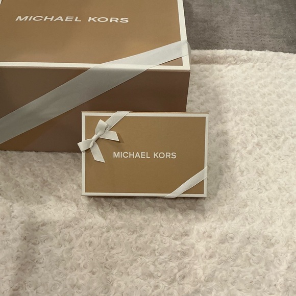 NWT Michael Kors Wristlet/Wallet - Picture 8 of 9